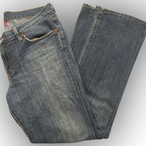🌟👖 Get ready to ride in style with Size 10 Lucky Jeans Classic Riders!👖🌟